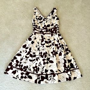 Chic and Floral: Dressbarn Size 6 Brown Round Dress